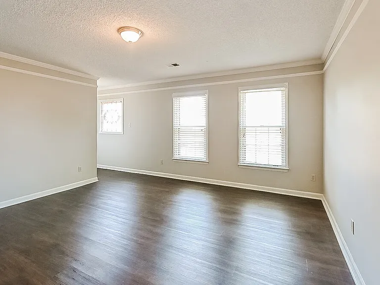 7363 Richmond Rd — Photo 12