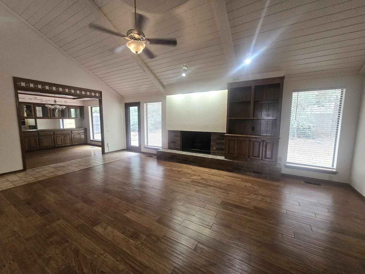 4 bed, 2800 sqft, $2,300 — Photo 2