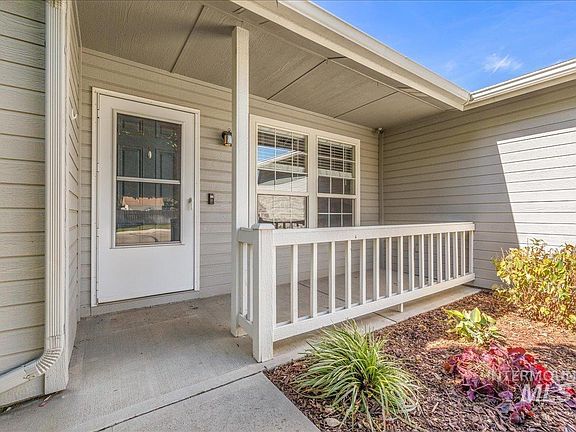 3rd image of 929 S Pelican Way