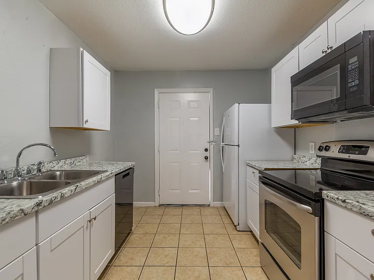 7642 Oak Chase — Photo 8