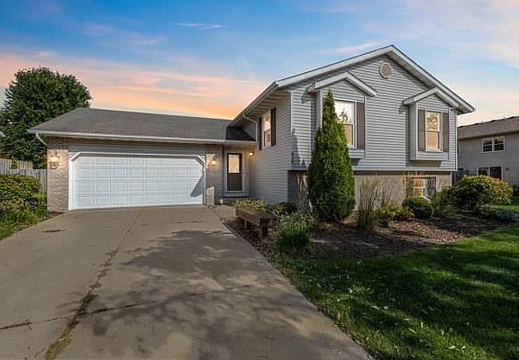 2nd image of 829 Edgemore Dr