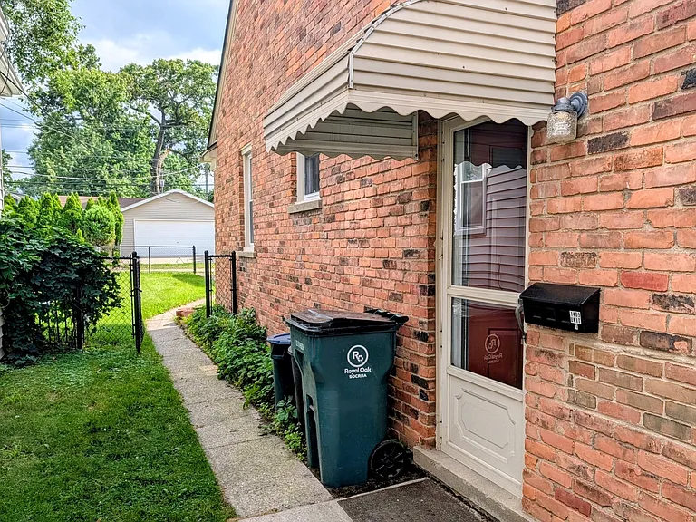 1409 Catalpa Dr #1 — Photo 23