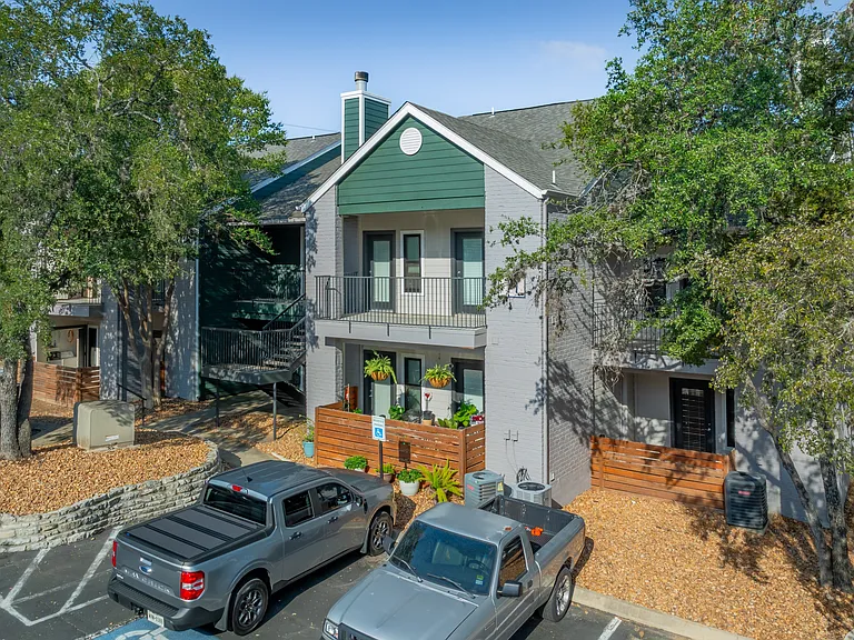 Apex Apartments — Photo 17