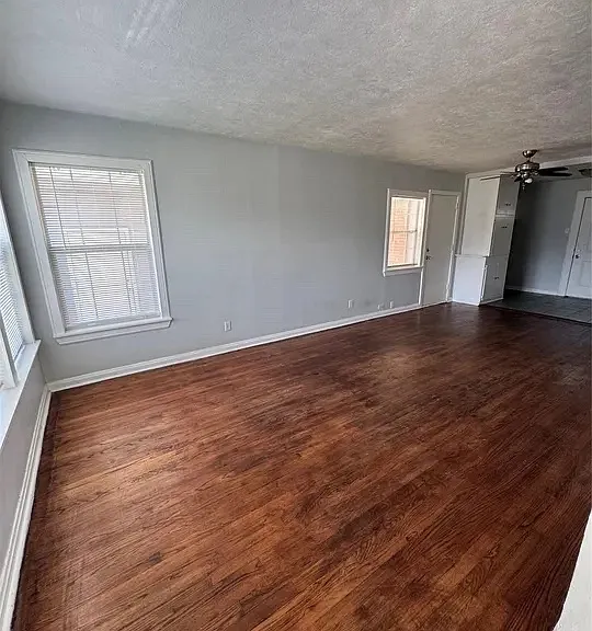 2203 Tolosa Dr — Photo 3