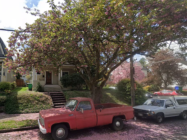 3706 SE Yamhill St — Photo 1