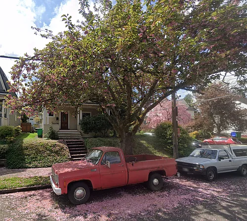 3706 SE Yamhill St Photo 1