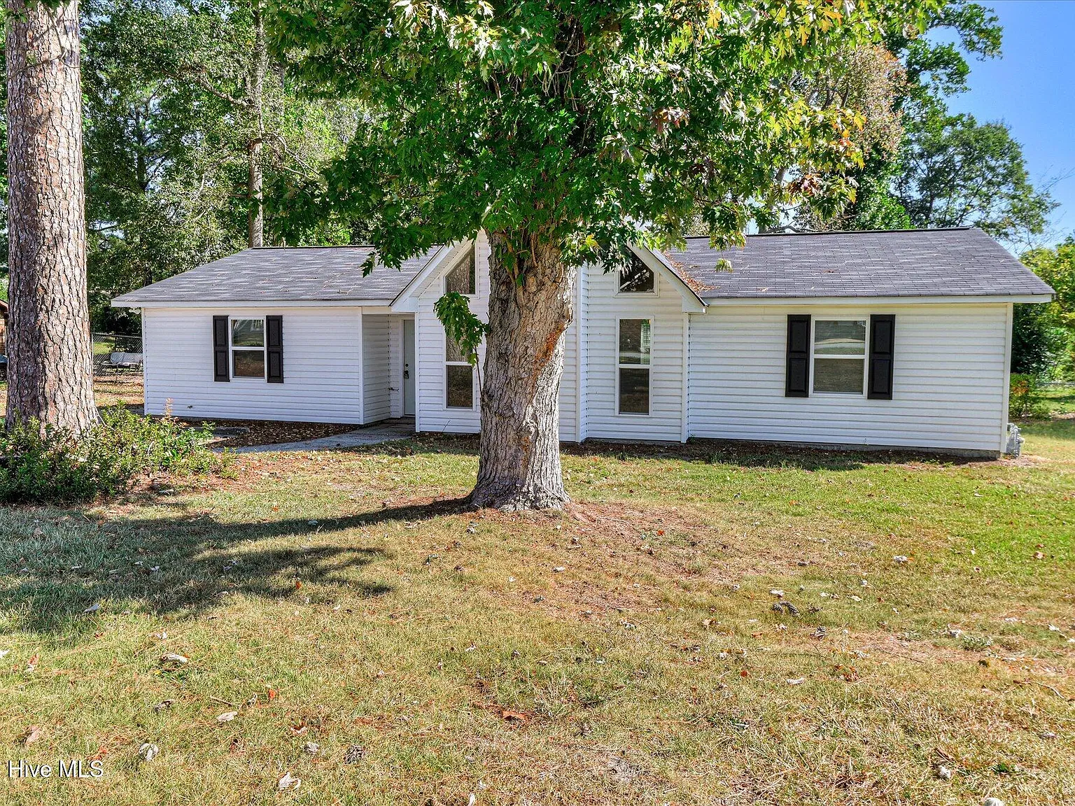 3 bed, 2.0 bath, $1,600 — Photo 2