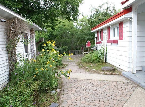 3rd image of 308 Ionia St