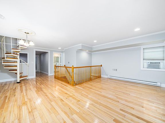 5th image of 171 Halladay St #G