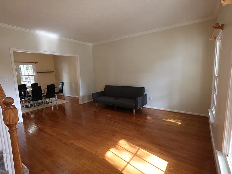 401 Rock Creek Ct — Photo 2