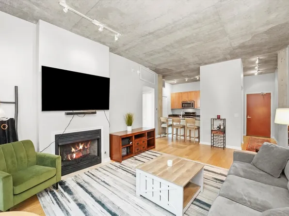 125 E 13th St, Chicago, IL