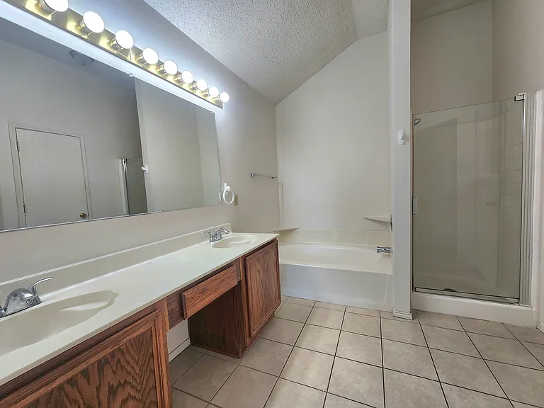 913 Wentwood Dr — Photo 12