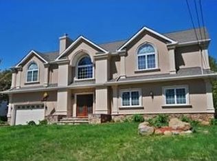 19 Manor Dr, Wayne, NJ 07470