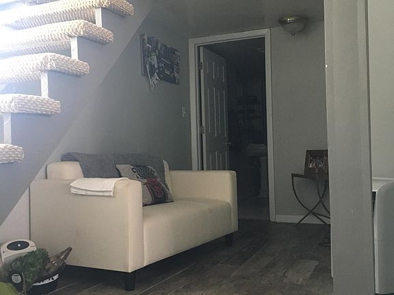 4th image of 1200 W Oakdale Ave