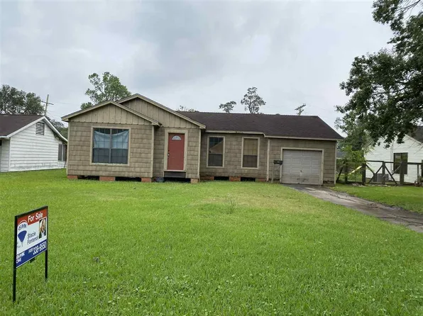 3295 Maplewood Ln, Beaumont, TX 77703