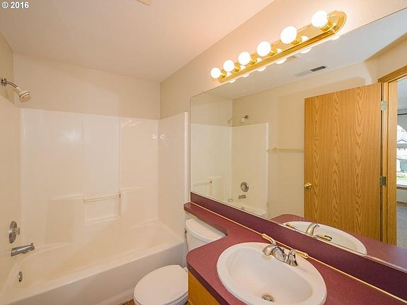 3rd image of 3816 NE 84th St