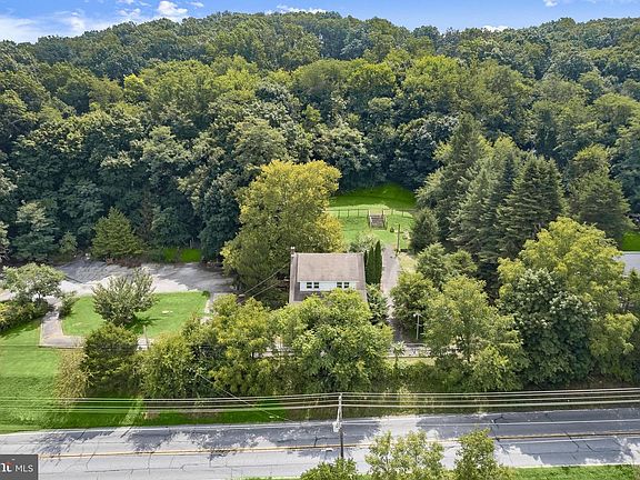 3rd image of 679 Old Rd