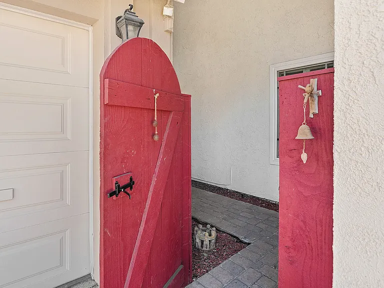 10675 Montego Dr — Photo 3