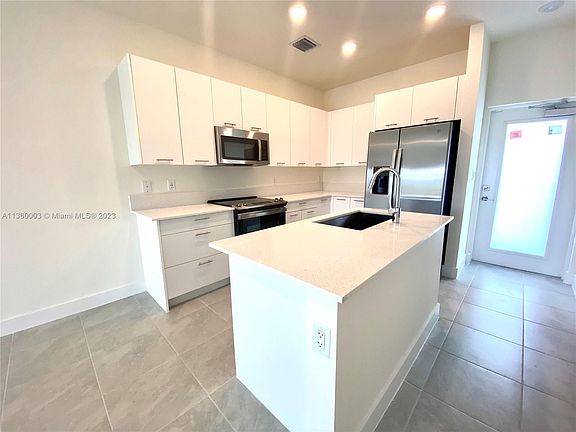 3rd image of 8001 NW 41st St #311