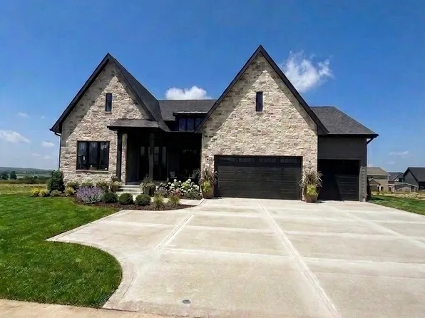1447 S 81st St, West Des Moines, IA 50266