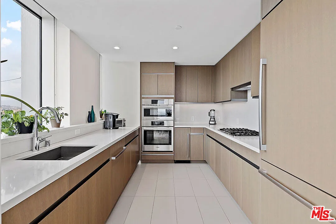 2 bed, 3.0 bath, 1610 sqft, $5,950 — Photo 4