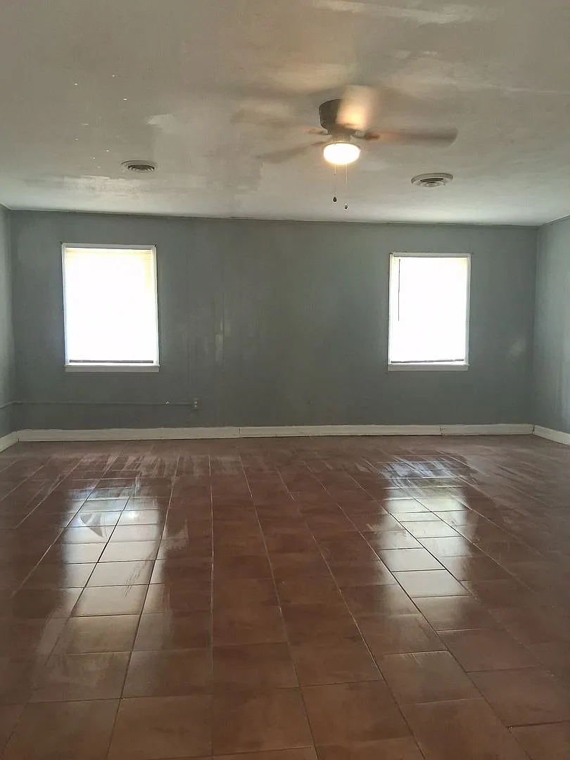 4Bedroom, 2Bath Home — Photo 3