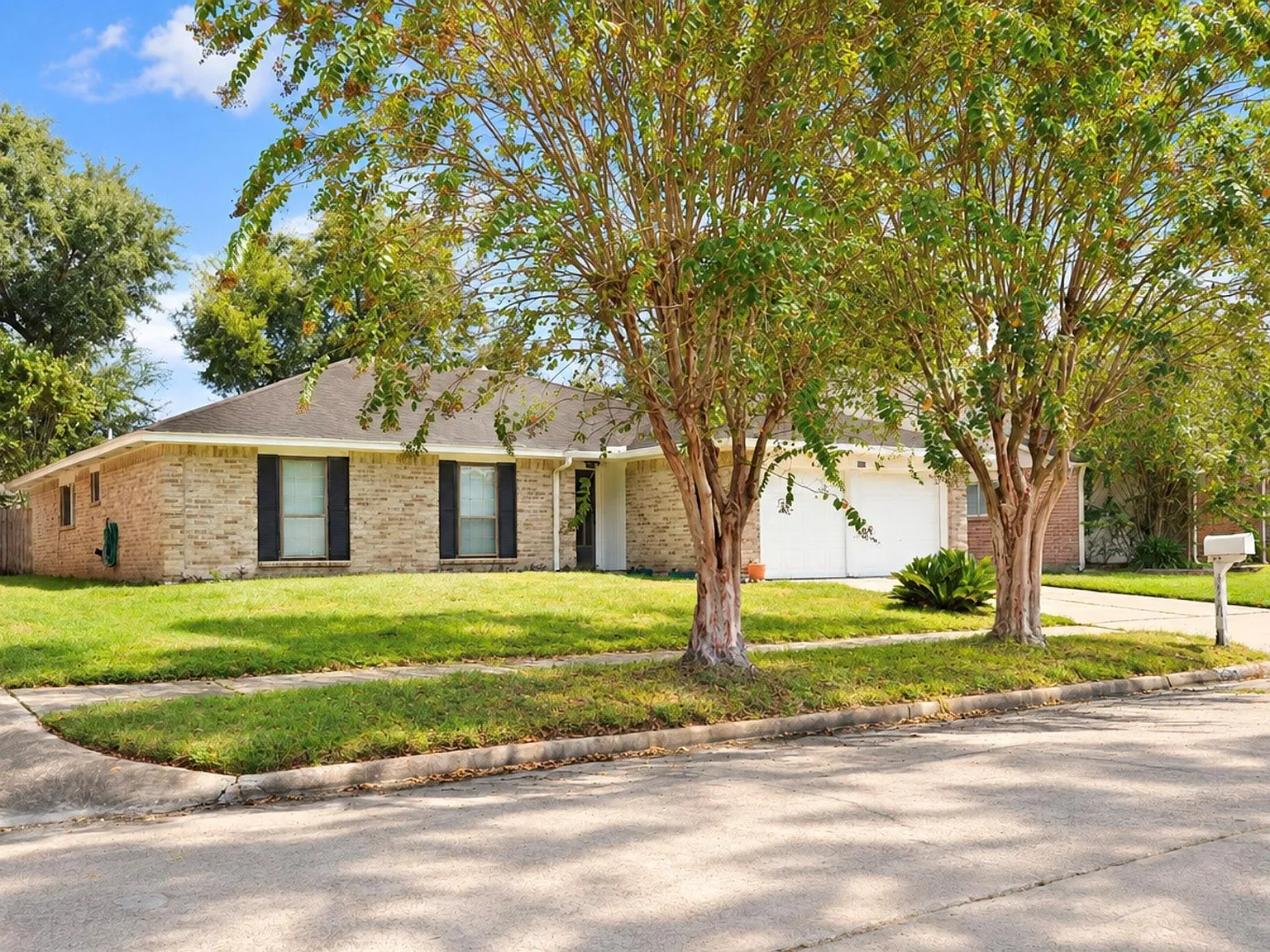 3 bed, 2.0 bath, 1670 sqft, $1,900 — Photo 3