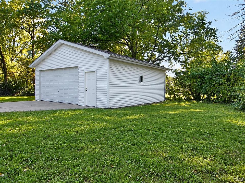 14668 Syracuse St, photo 26