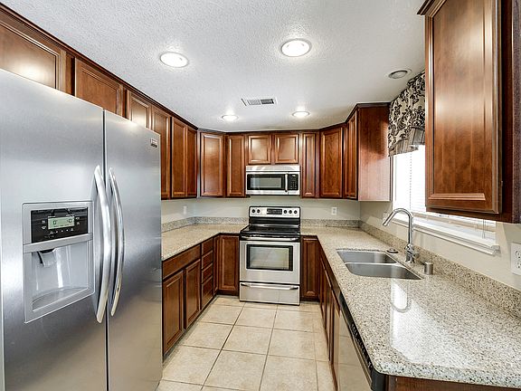 3rd image of 3536 Orinda Cir