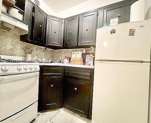 2nd image of 300 E 84th St APT 3a