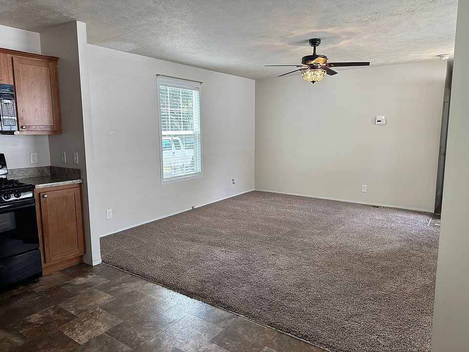 2nd image of 212 Pin Oak Dr #58