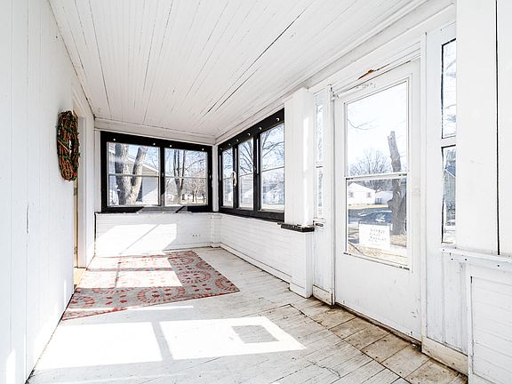 4th image of 203 Bradley St