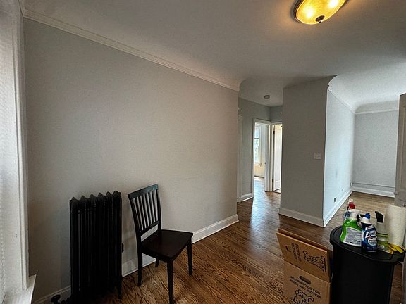 4th image of 7027 N Glenwood Ave #2S