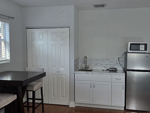 4th image of 4530 NE 18th Ave