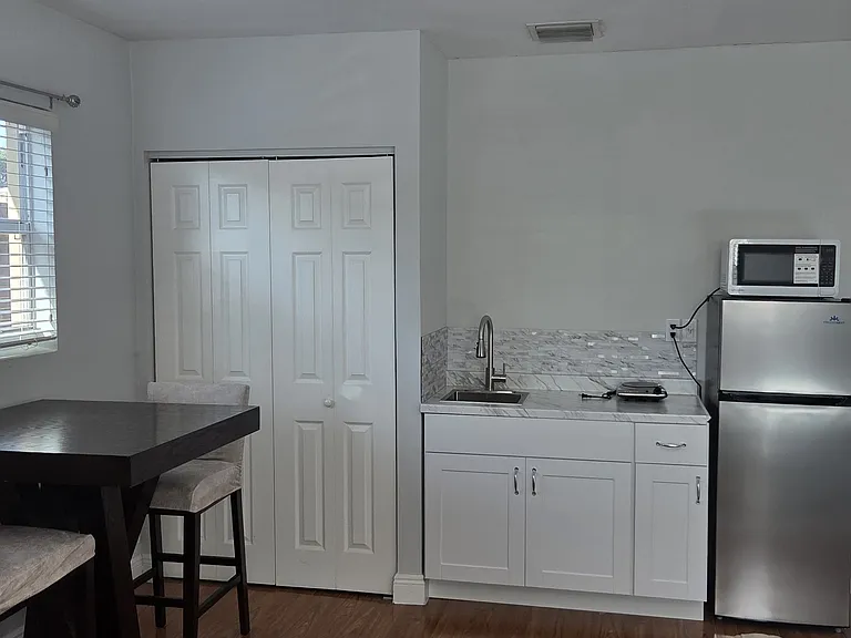 4530 NE 18th Ave — Photo 4