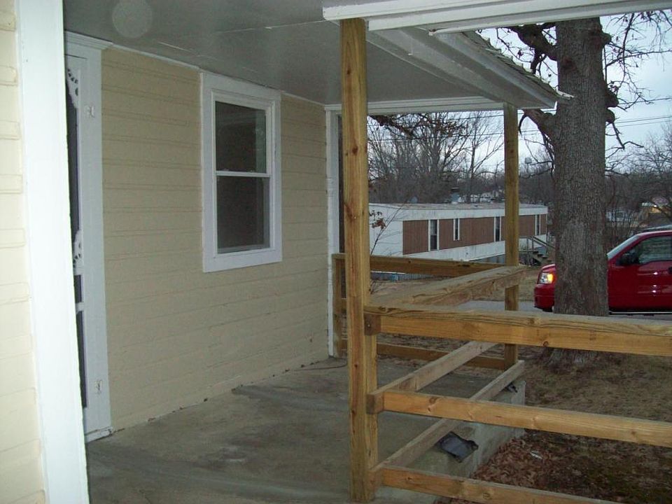 2nd image of 600 E Commercial St