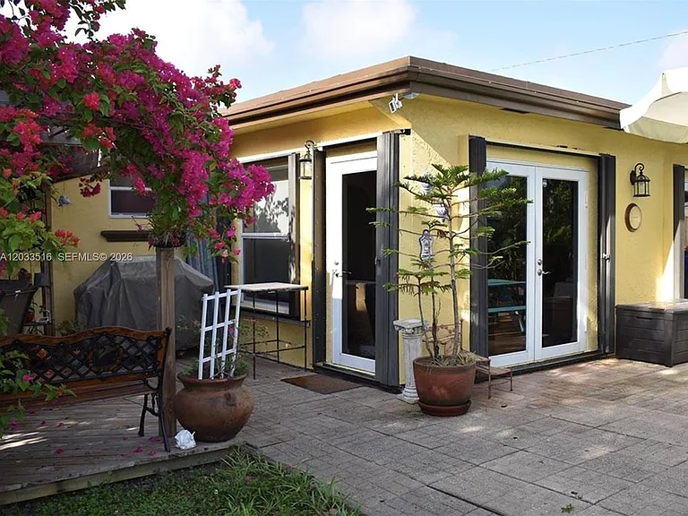 4415 Tyler St — Photo 2