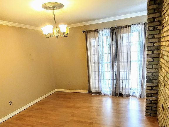 3rd image of 6525 Voltaire Dr