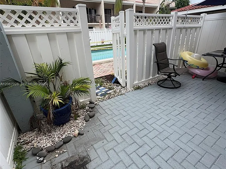 233 SE 11th Ave #233 — Photo 8