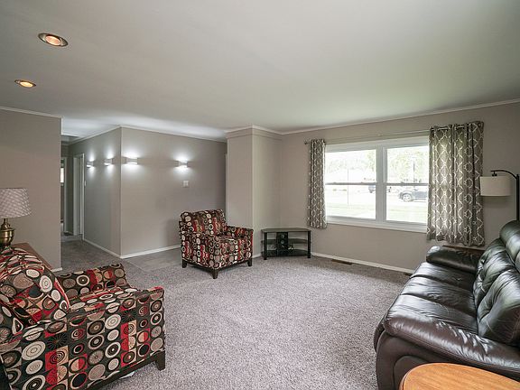 3rd image of 7125 173rd Pl