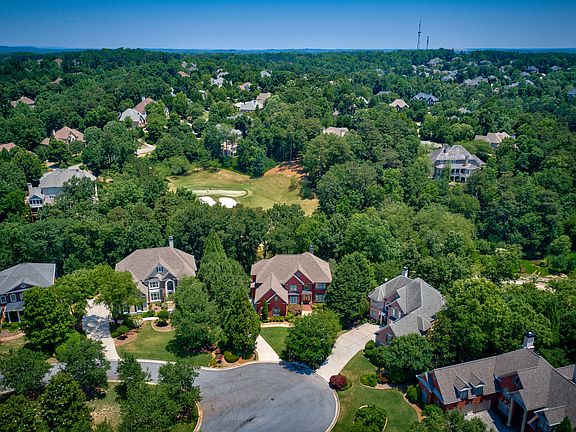 In the heart of neighborhd!