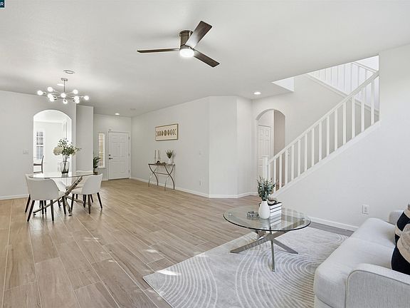 4th image of 106 Lookout Ct