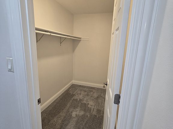 4th image of 17055 Hickory Ct