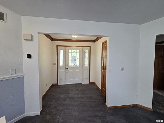 2nd image of 704 Bayside Cir
