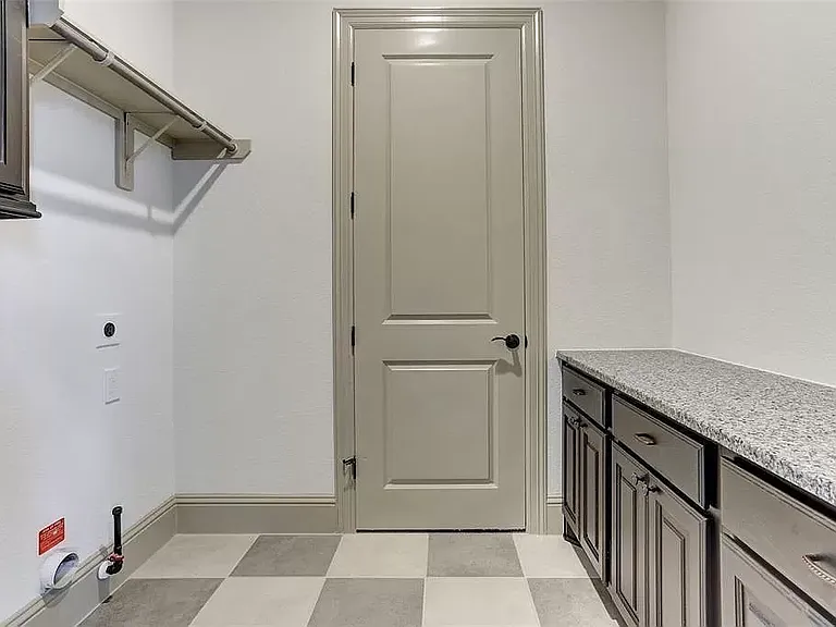 126 Stadium Dr — Photo 11