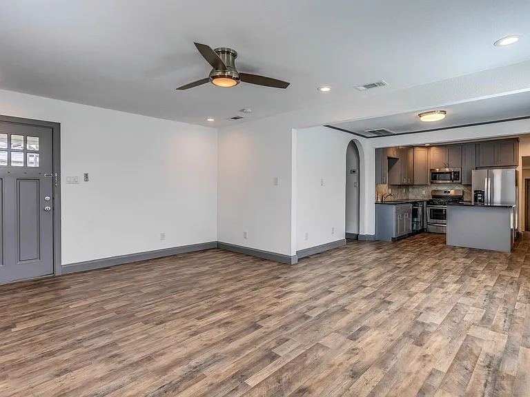 3118 Carlson Dr — Photo 12