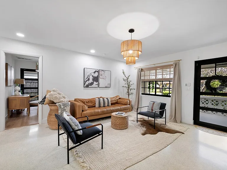 4208 Monroe St — Photo 32