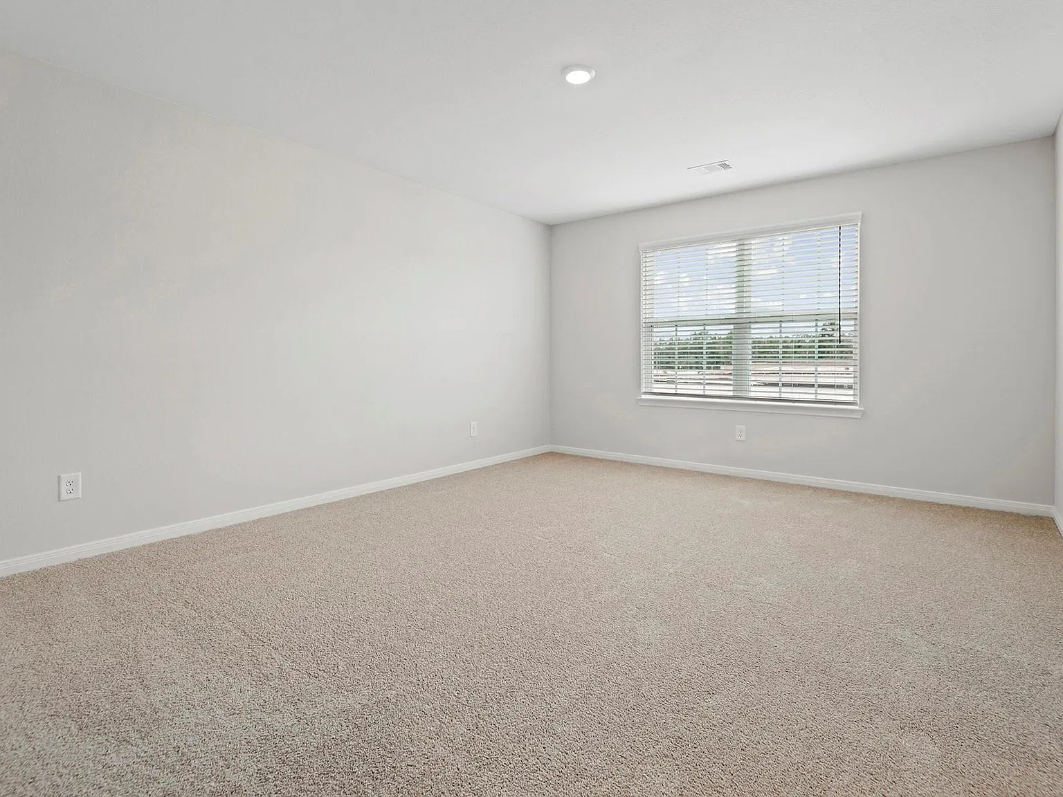 3 bed, 2.5 bath, 1348 sqft, $2,200 — Photo 4