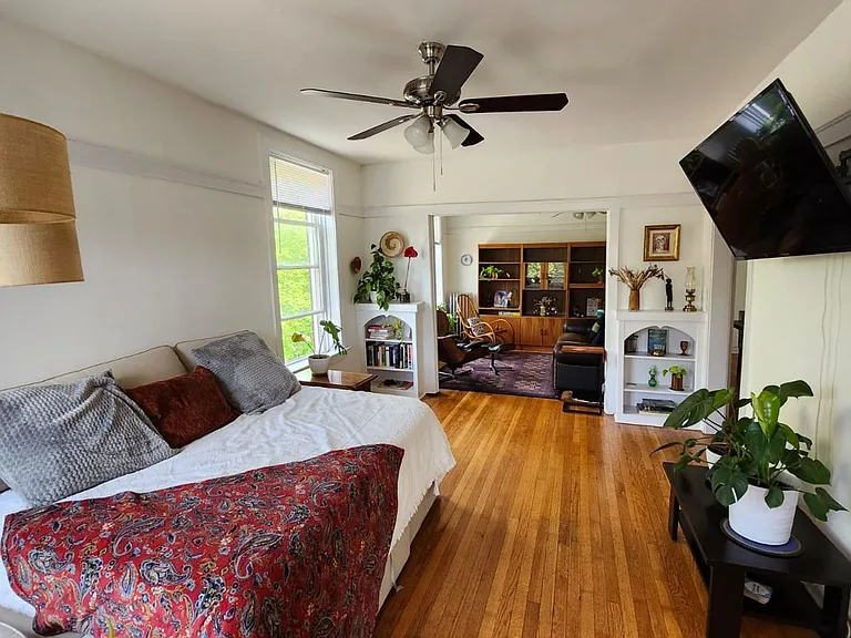 3601-3605 N Janssen Ave #1420-1424 — Photo 3