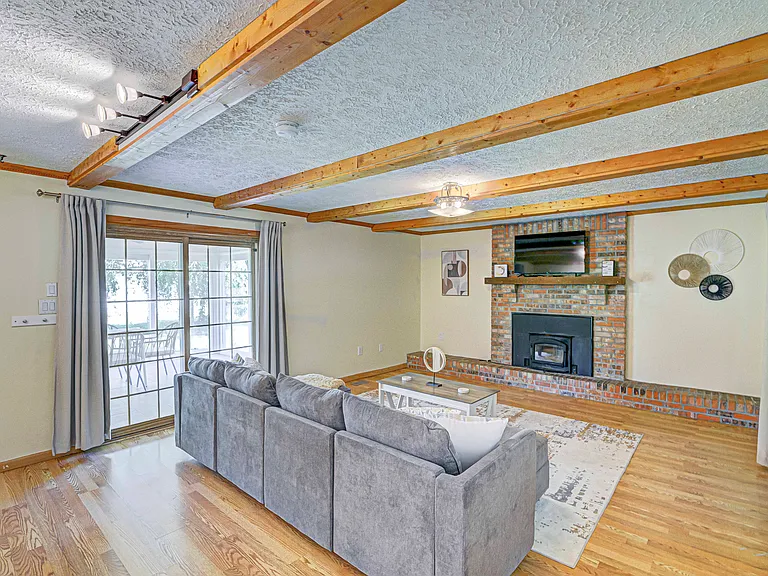 Dogwood Ln — Photo 11